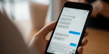 5 Signs Your Girlfriend Is Texting Other Guys (+ What To Do) Dating Tips