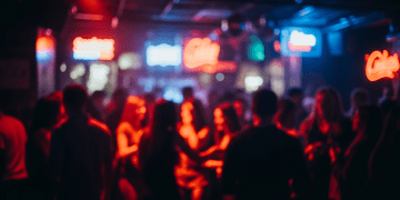20 Signs You’re Dating a Slutty Girlfriend: Pros, Cons & Key Insights Dating Tips