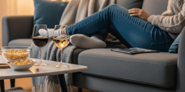 Friends With Benefits (FWB): Expert Tips, Risks & How to Make It Work Dating Tips