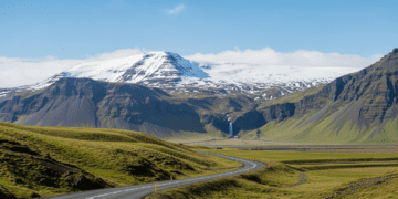 Budget Travel in Iceland 2024: How to Save on Flights, Accommodation & Tours Travel