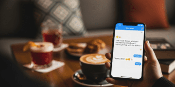 Ultimate Flirty Texting Guide: How to Keep Your Conversations Fun, Exciting & Engaging Dating Tips