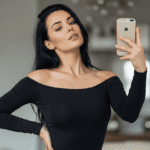 Sexy Selfie Poses: The Ultimate Guide to Flirty, Seductive Selfies Dating Tips